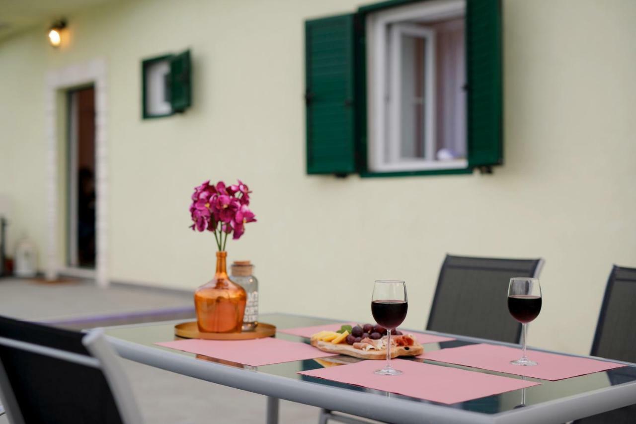 Willa House Lucia Brstanovo Zewnętrze zdjęcie